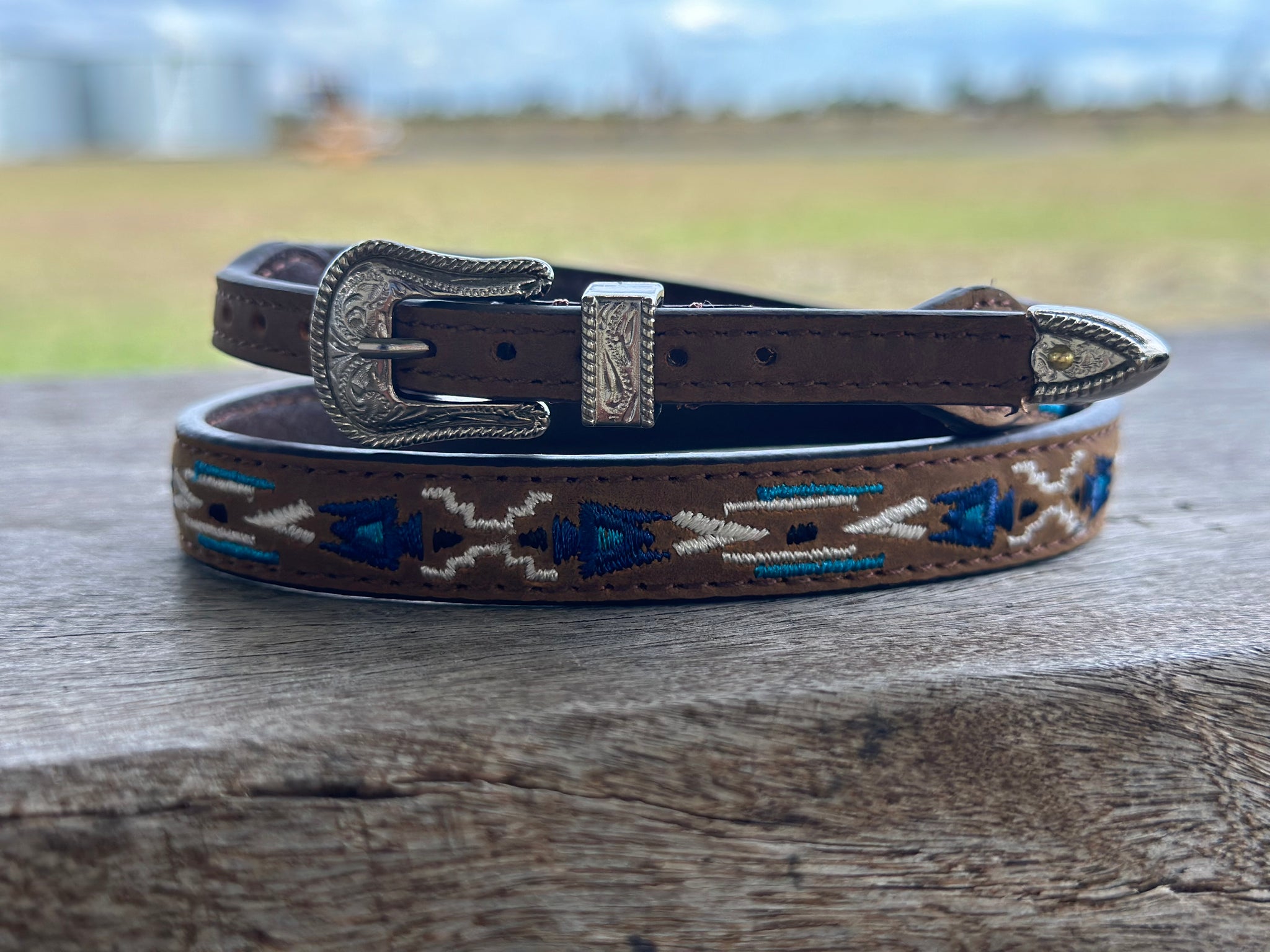 BROWN LEATHER WITH AZTEC STITCHED CROWN BAND