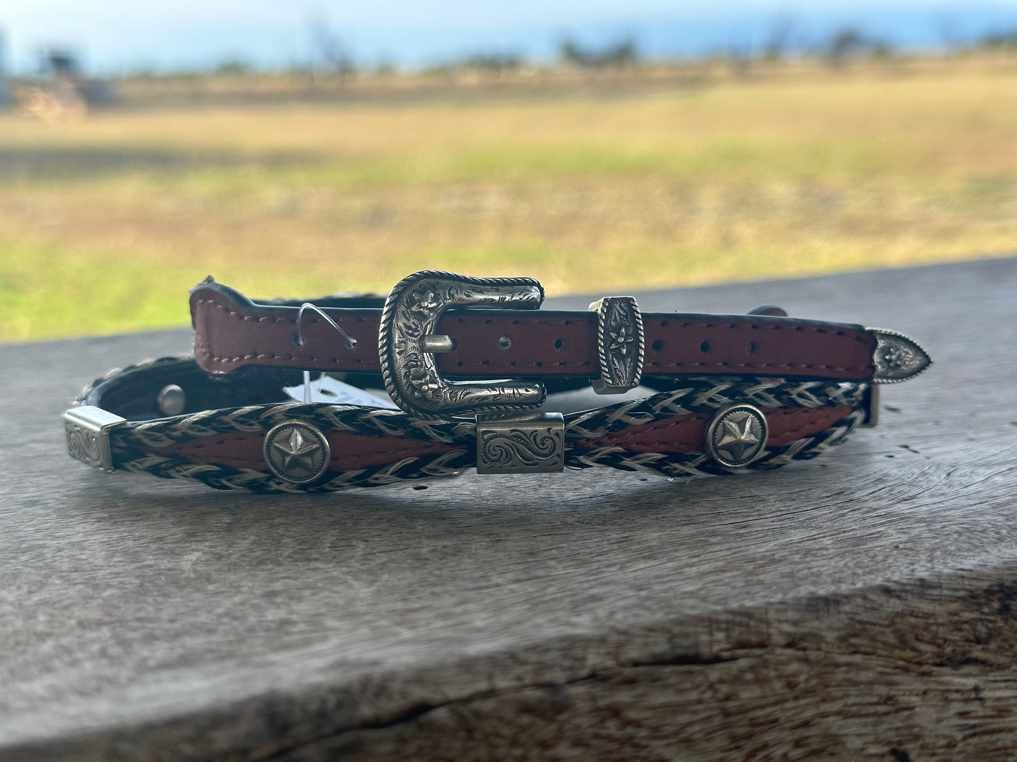 LIGHT BROWN SCALLOPED CROWN BAND WITH CONCHOS AND PLAITED EDGING