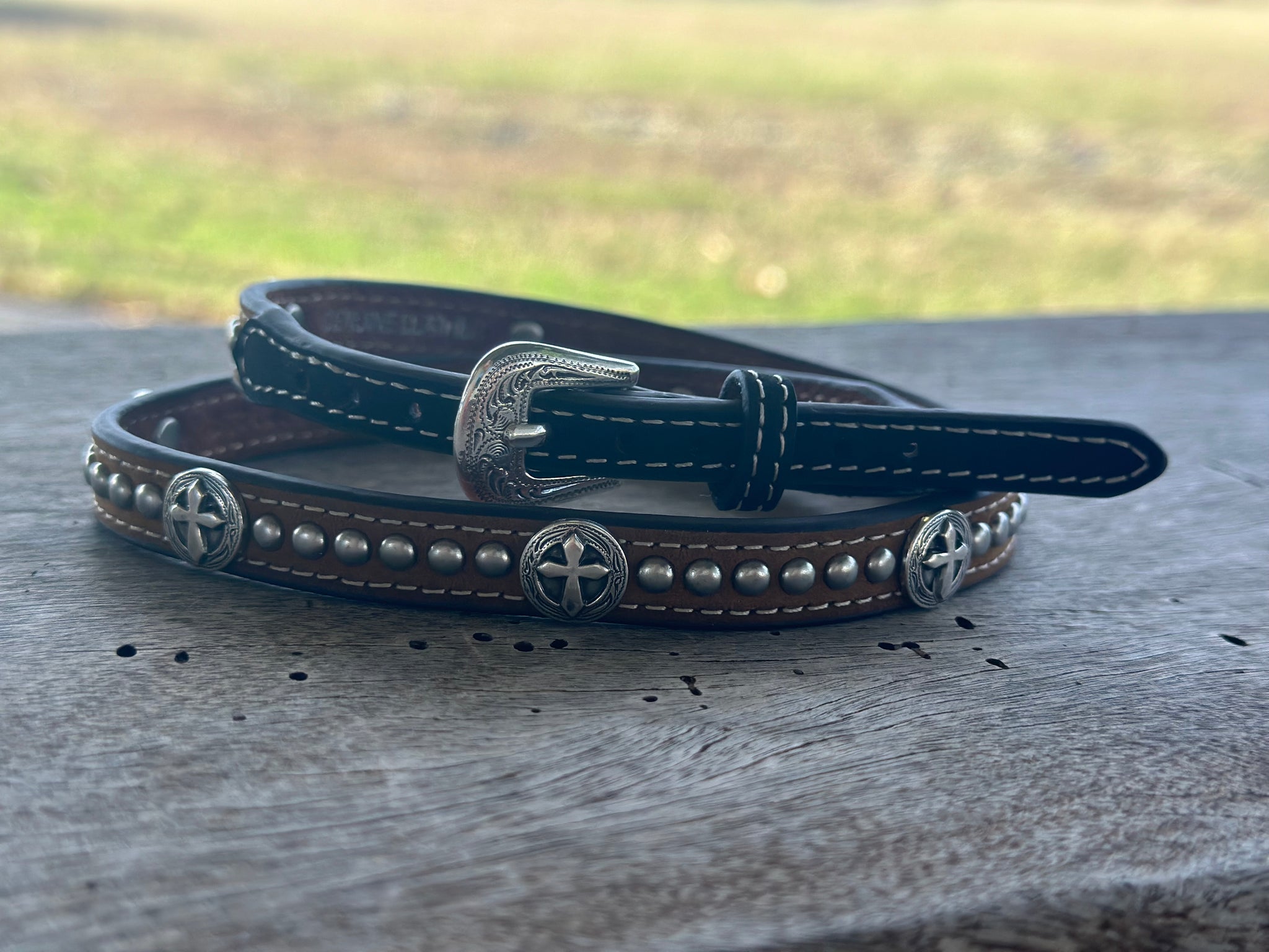 TWO TONE BROWN CROWN BAND WITH CROSS CONCHOS