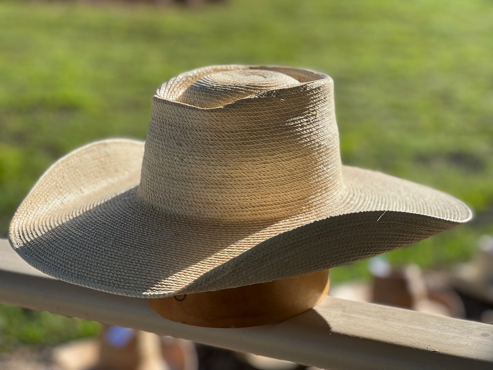 Jaxonbilt_Hats_are_Australian_made_palm_leaf_hats_and_crossbred_hats_for_cowgirls_and_cowboys_with_wide_brims_for_sun_protection_5”_brim_trim_on_edge_wide_crown_band_Ben’s_Classic_shape_light_palm_5”_brim