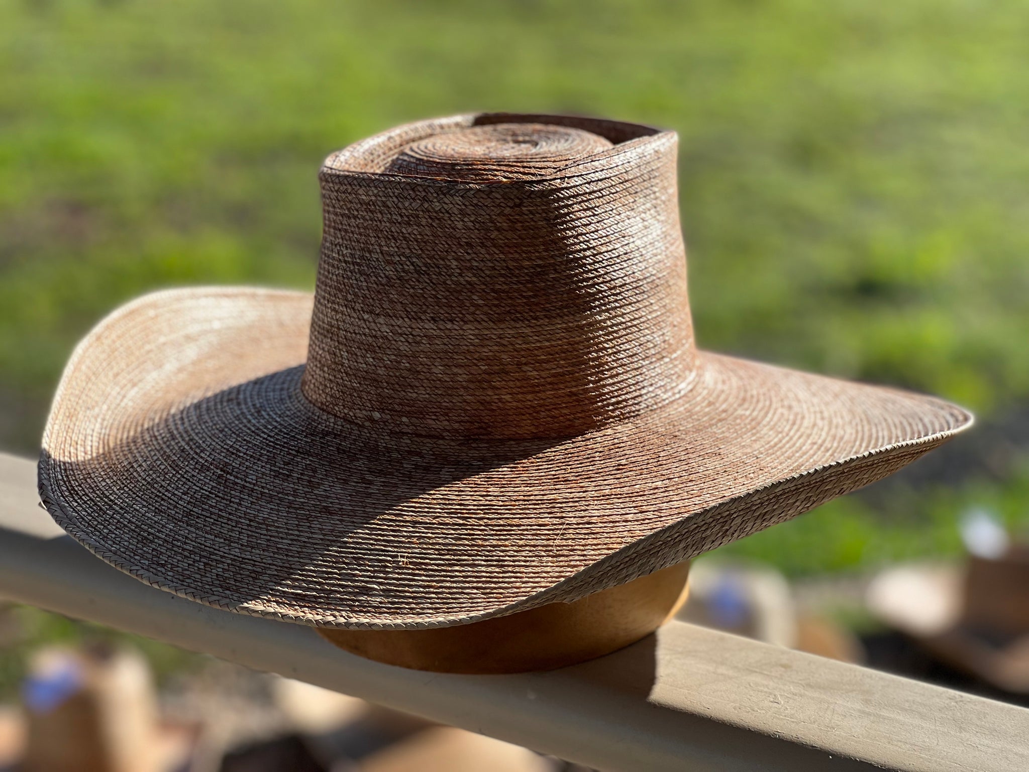 Jaxonbilt_Hats_are_Australian_made_palm_leaf_hats_and_crossbred_hats_for_cowgirls_and_cowboys_with_wide_brims_for_sun_protection_5”_brim_trim_on_edge_wide_crown_band_box_top_shape_dark_oak_5”_brim